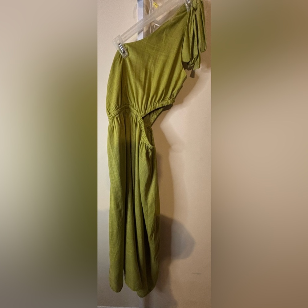 Elegant One-Shoulder Green Maxi Dress with Cut Out side-Medium - Picture 8 of 13